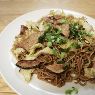 簡単♪豚肉としいたけの焼きそば